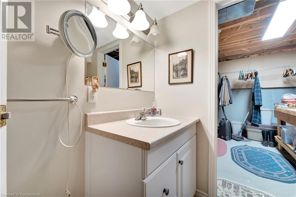 5255 Lakeshore Road 6
