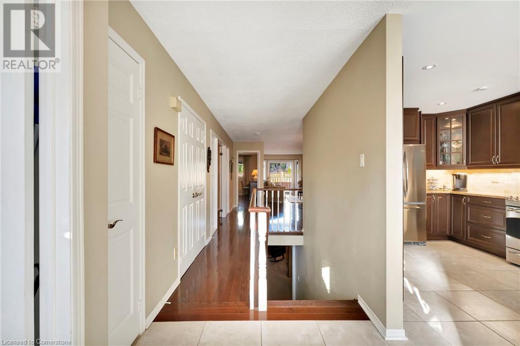 5255 Lakeshore Road 6