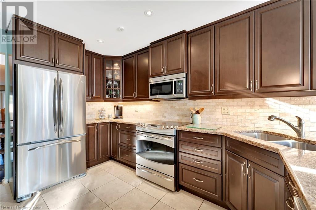 5255 Lakeshore Road 6