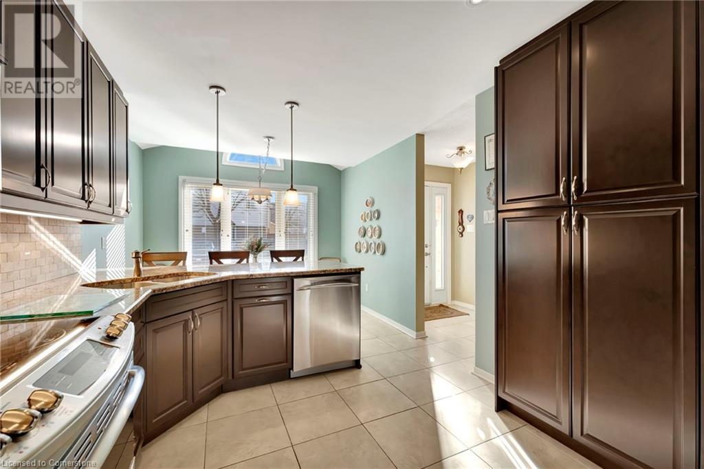 5255 Lakeshore Road 6