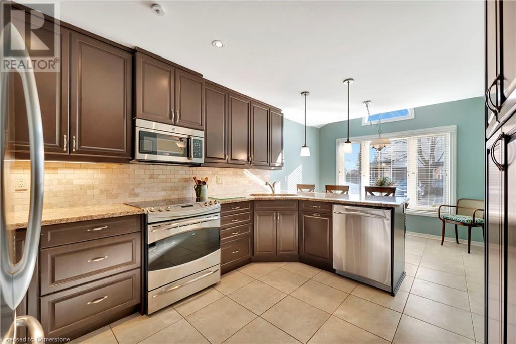 5255 Lakeshore Road 6