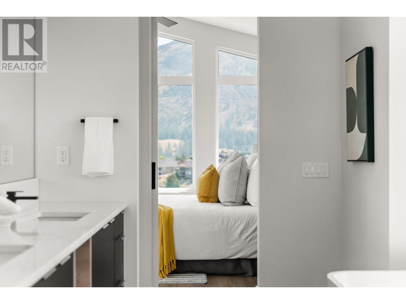 Property at 901 Melrose Street image 1