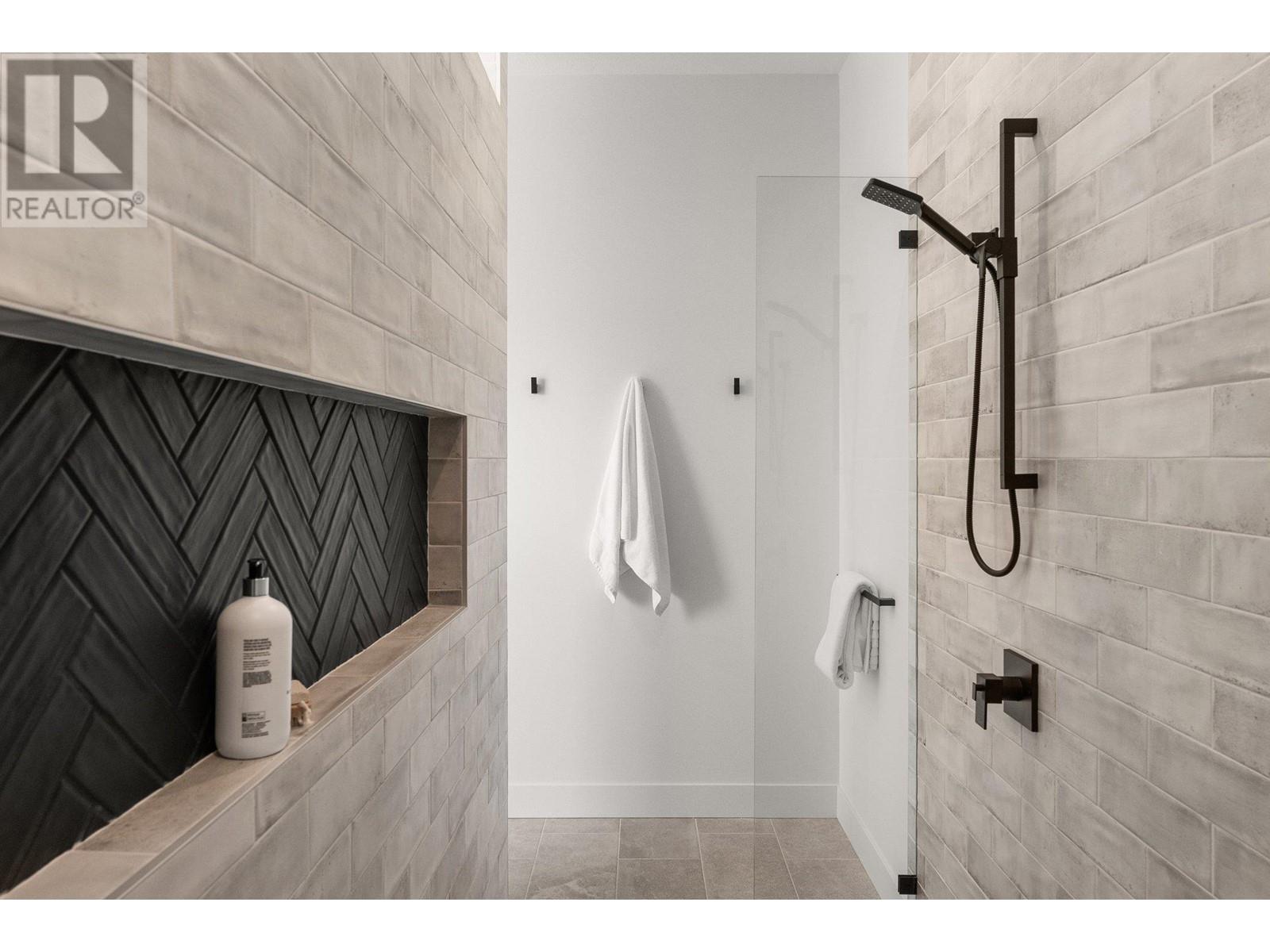 Property at 901 Melrose Street image 3