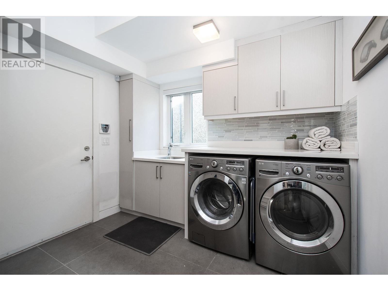 2725 Lyndene Road, North Vancouver, British Columbia  V7R 1E2 - Photo 20 - R2972787