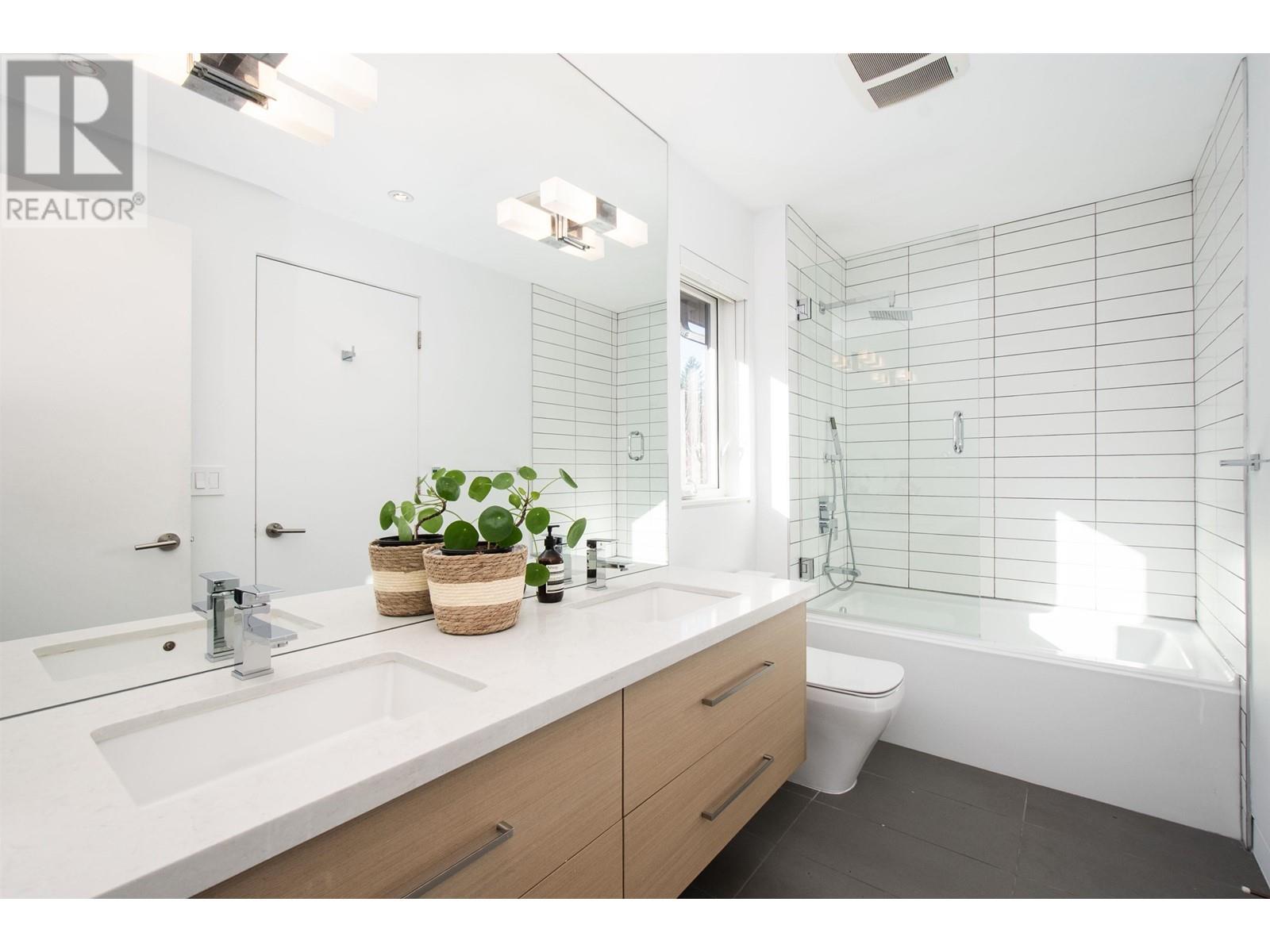 2725 Lyndene Road, North Vancouver, British Columbia  V7R 1E2 - Photo 31 - R2972787