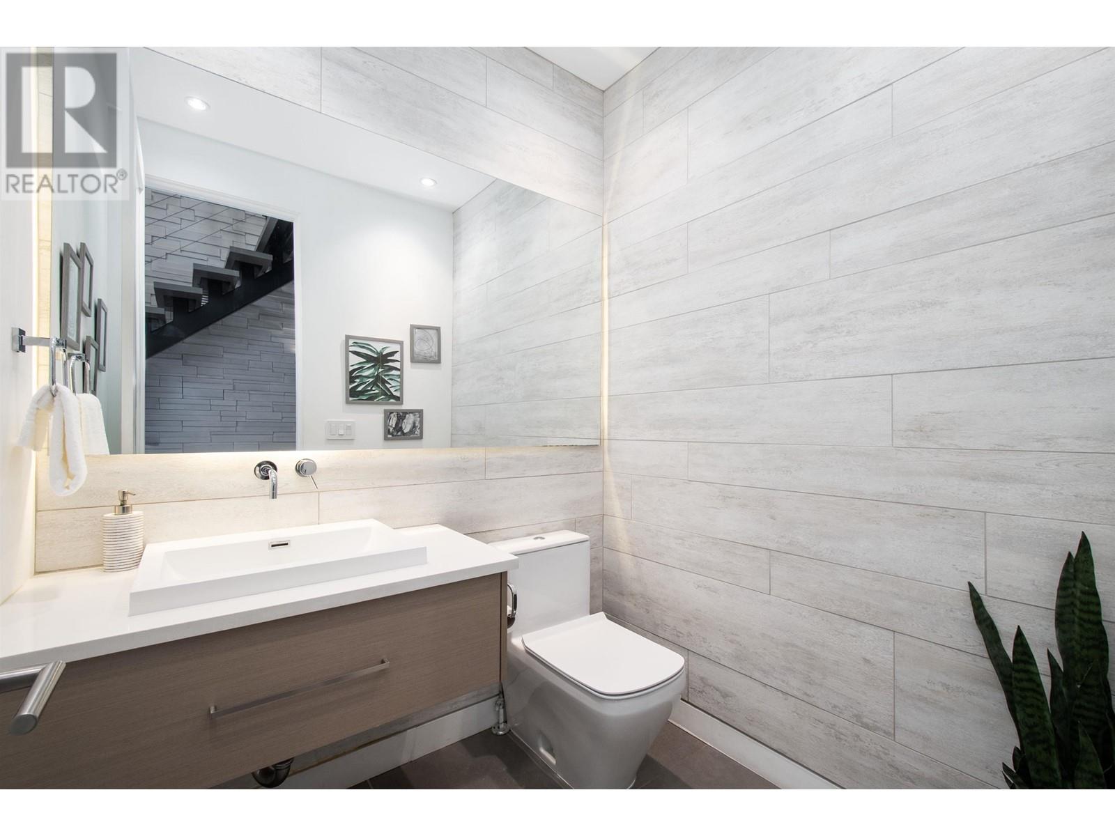 2725 Lyndene Road, North Vancouver, British Columbia  V7R 1E2 - Photo 17 - R2972787