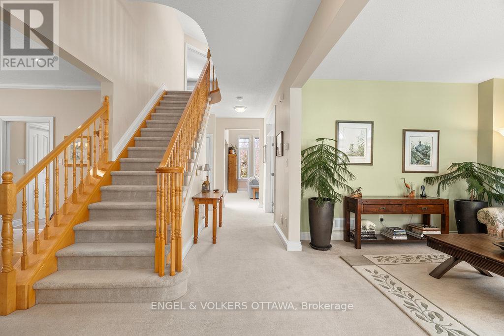 Property at 7 KNOTWOOD COURT image 3