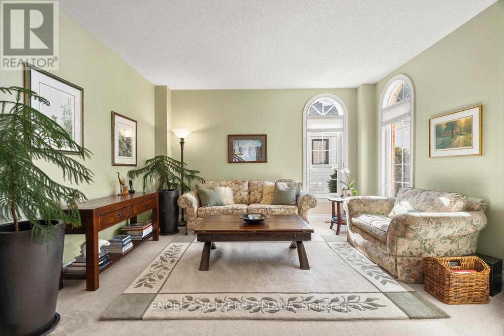Property at 7 KNOTWOOD COURT image 4