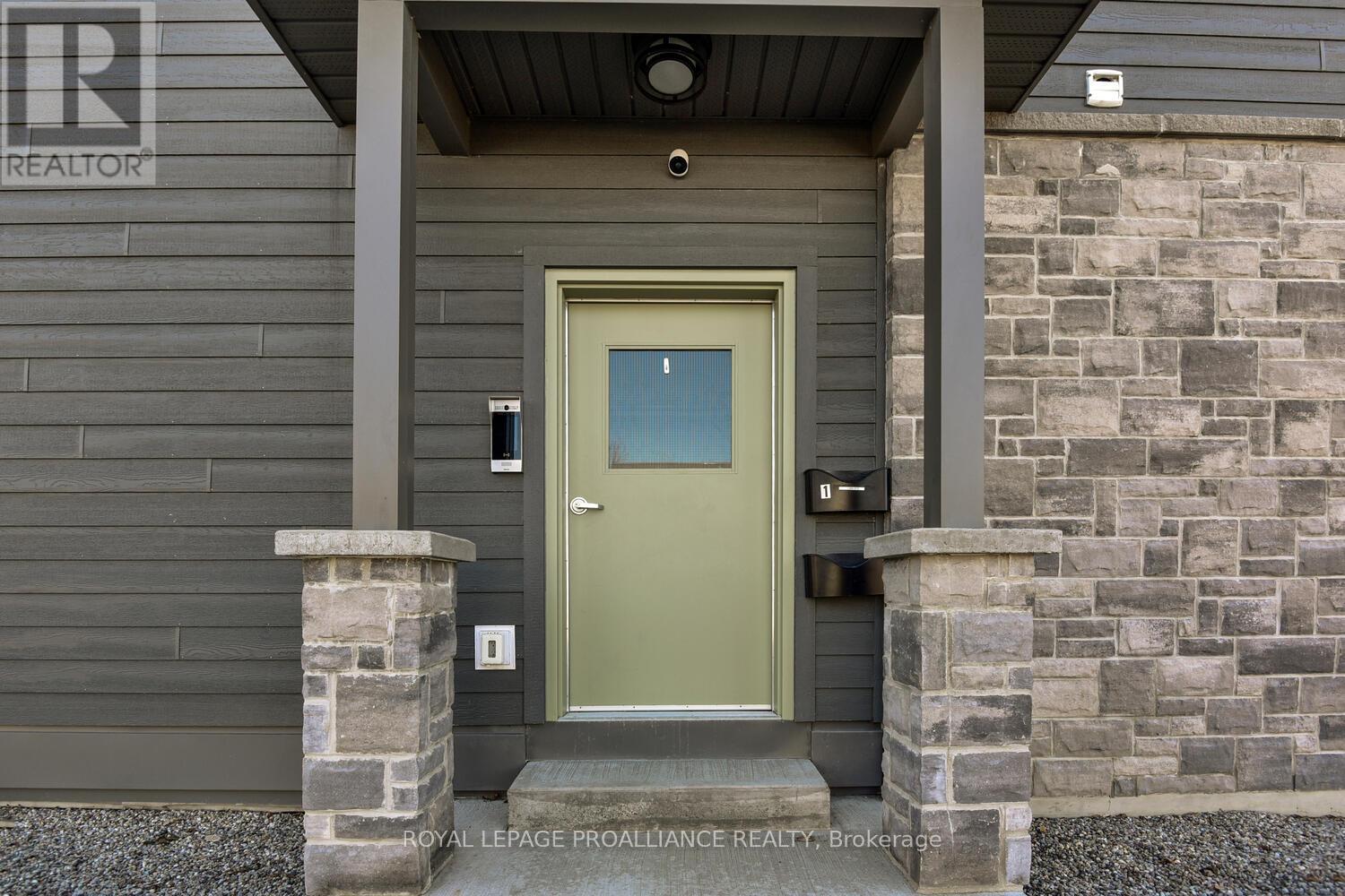 Property at 9 PEARL STREET E image 3