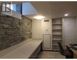 56 QUEEN STREET E, Toronto, Ontario