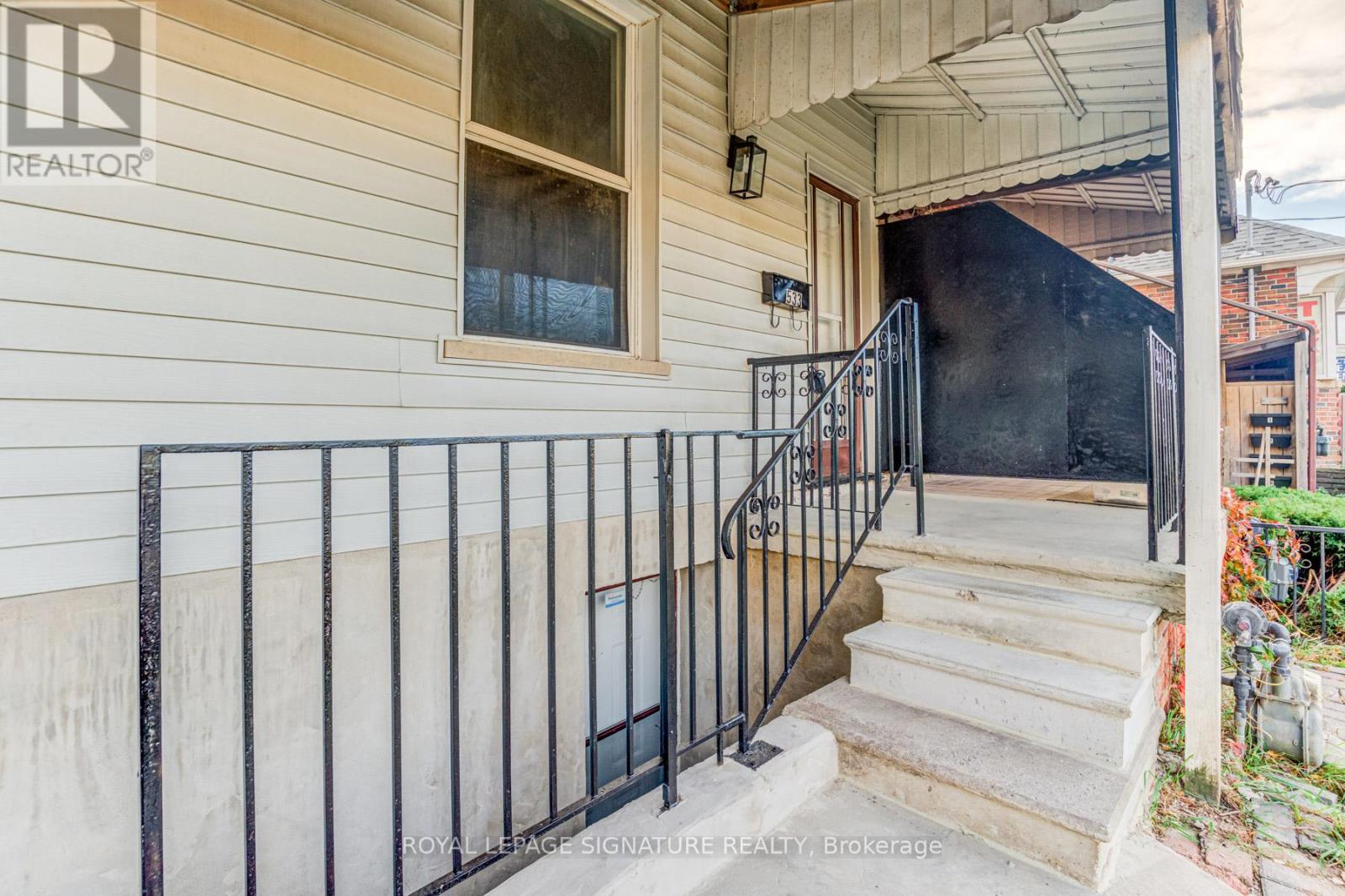 Property at 533 VICTORIA PK AVENUE image 3