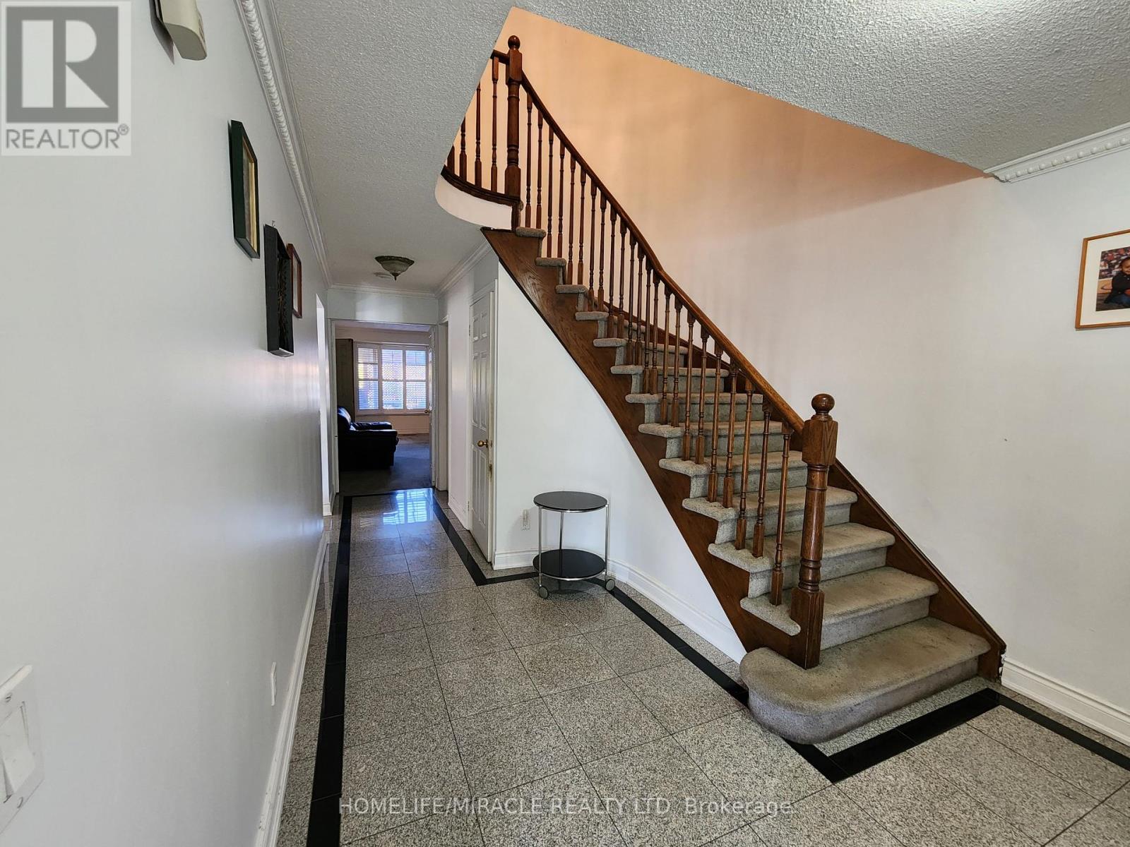 Property at 30 NILES COURT image 3