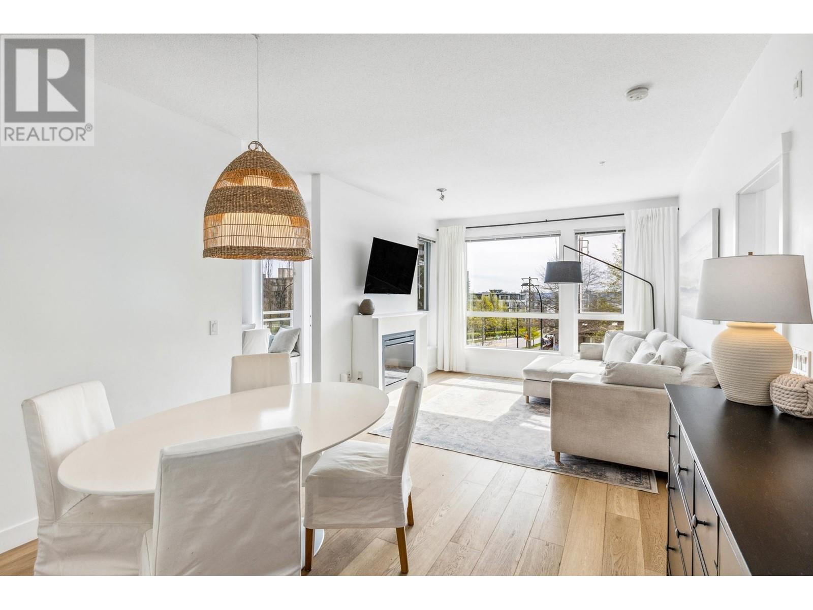 208 717 Chesterfield Avenue, North Vancouver, British Columbia  V7M 3L8 - Photo 1 - R2980439