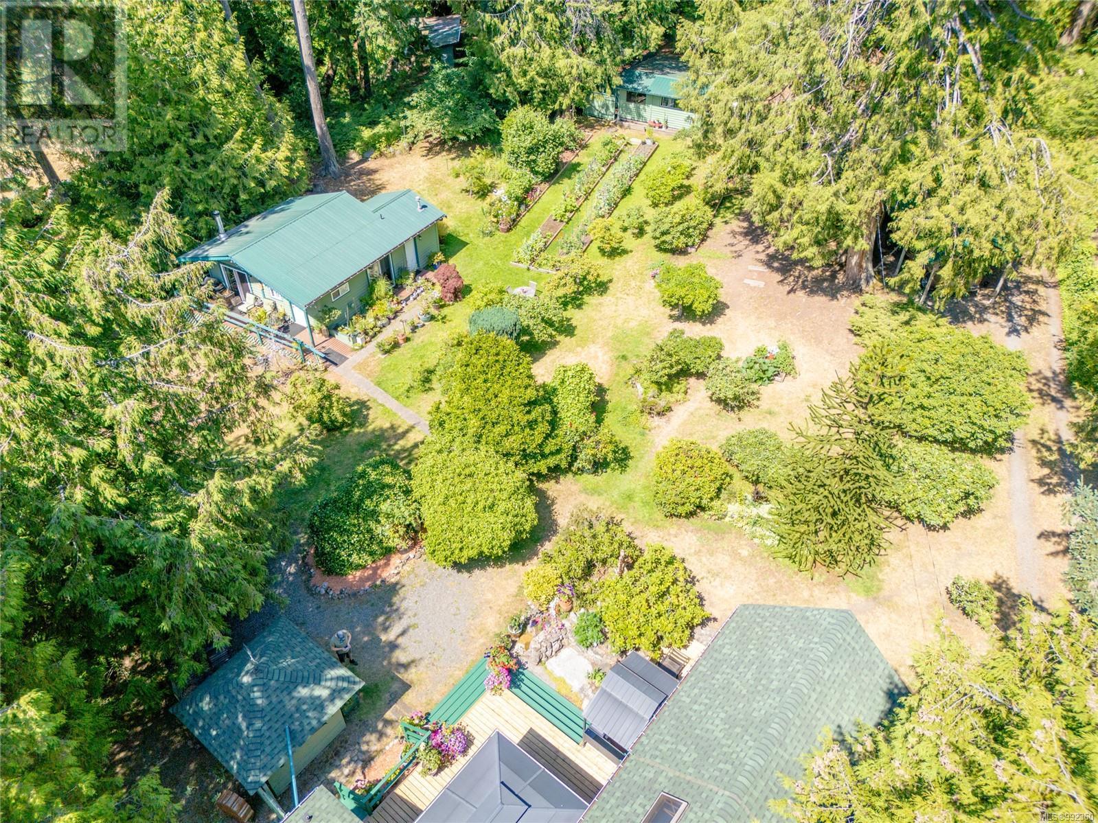 3780 Privateers Rd, Pender Island, British Columbia  V0N 2M2 - Photo 69 - 992360
