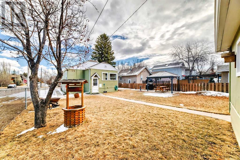 Property at 2601 27 Street SW image 4