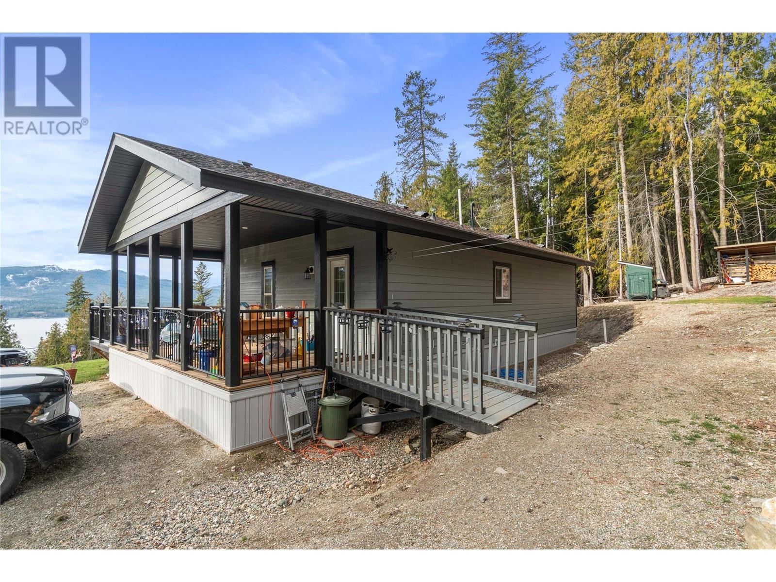 7551 Klondike Trail, Anglemont, British Columbia  V0E 1M8 - Photo 13 - 10340014