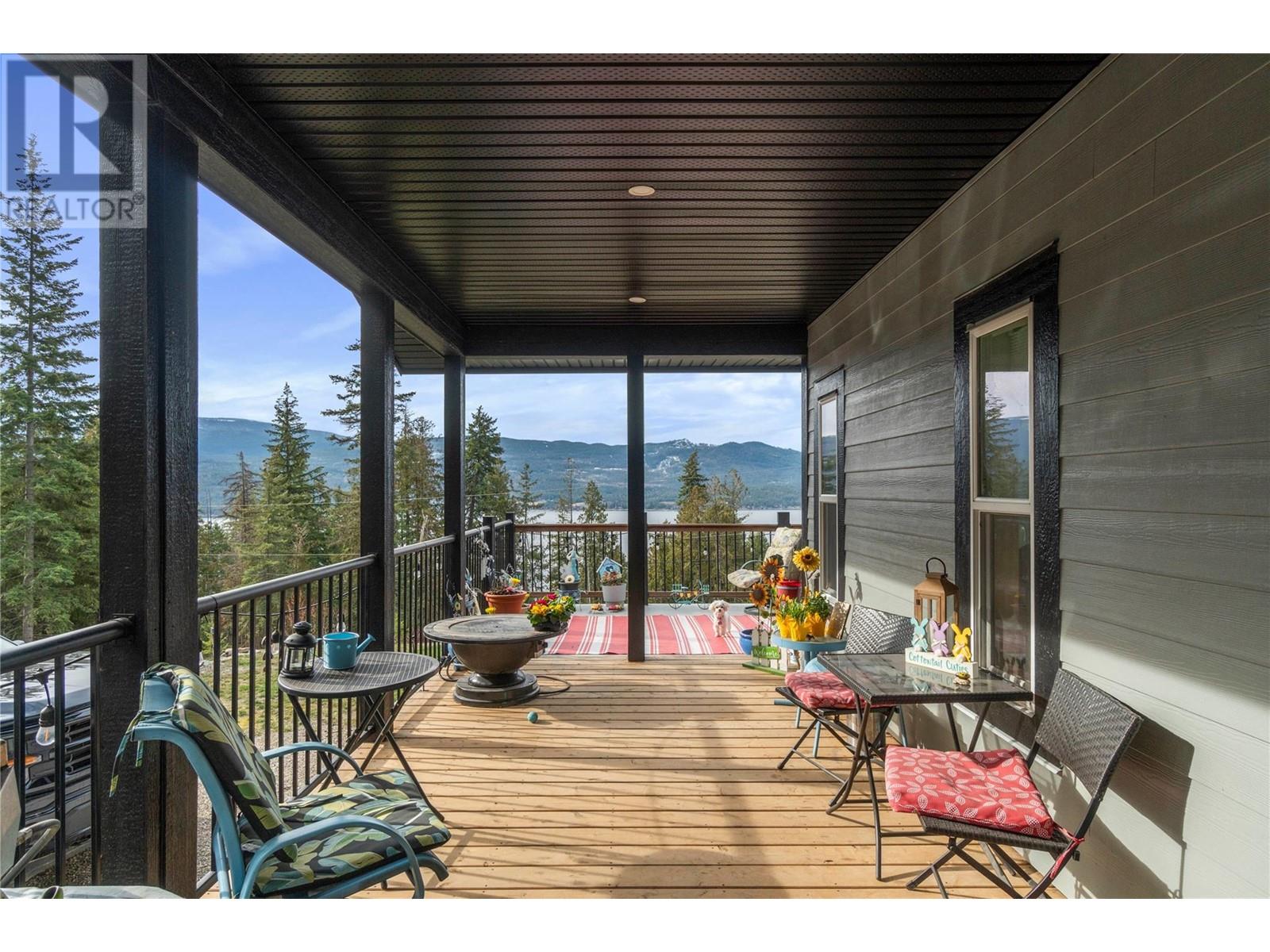 7551 Klondike Trail, Anglemont, British Columbia  V0E 1M8 - Photo 14 - 10340014