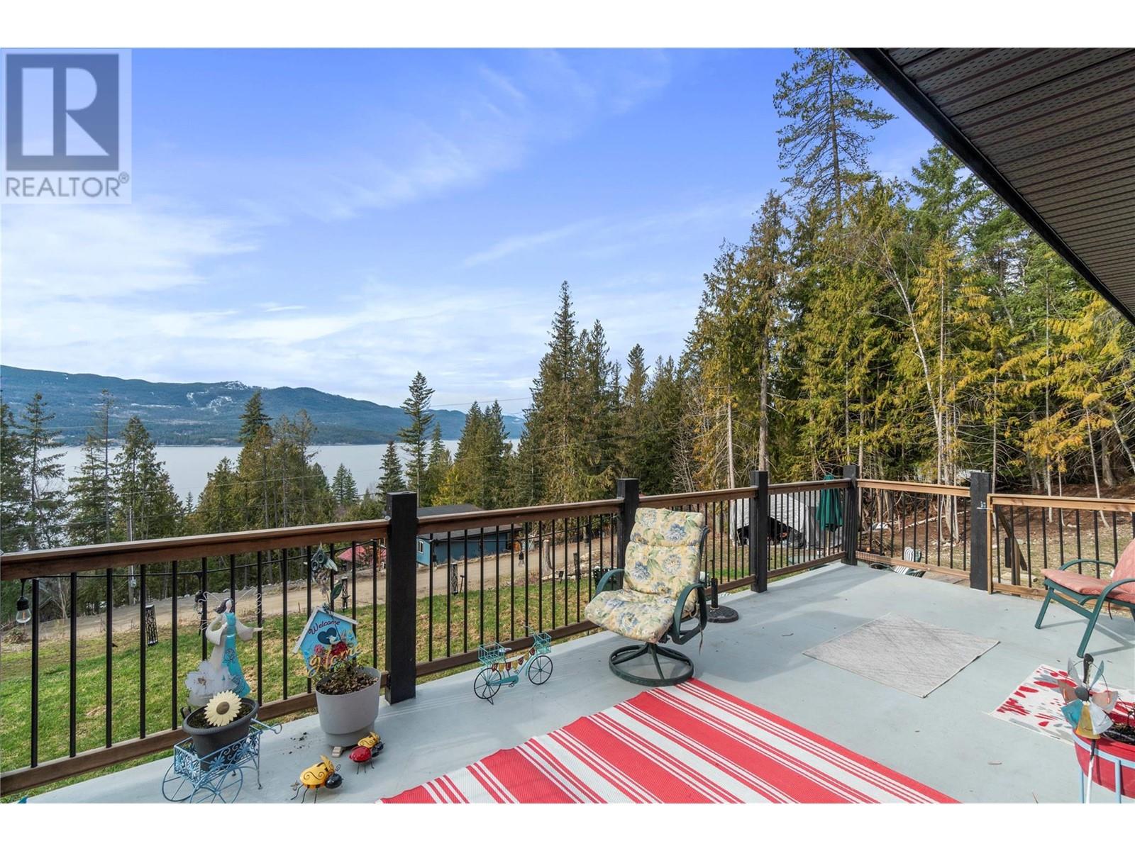 7551 Klondike Trail, Anglemont, British Columbia  V0E 1M8 - Photo 15 - 10340014