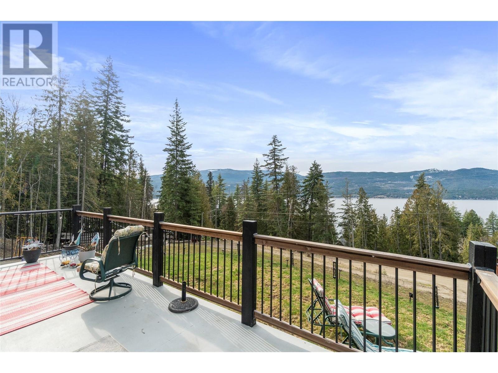 7551 Klondike Trail, Anglemont, British Columbia  V0E 1M8 - Photo 16 - 10340014