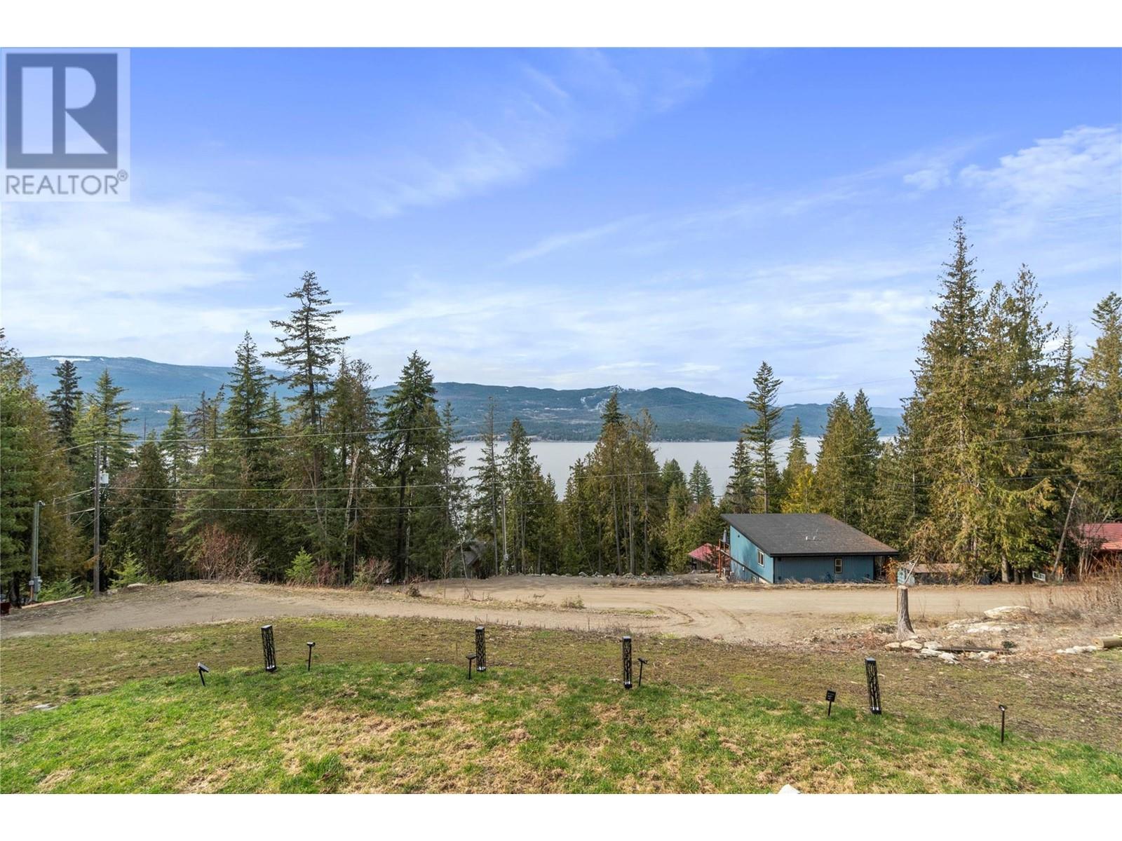 7551 Klondike Trail, Anglemont, British Columbia  V0E 1M8 - Photo 17 - 10340014