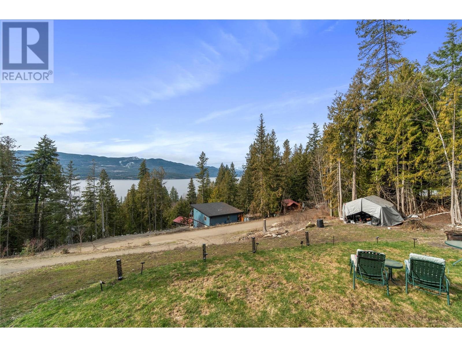 7551 Klondike Trail, Anglemont, British Columbia  V0E 1M8 - Photo 18 - 10340014