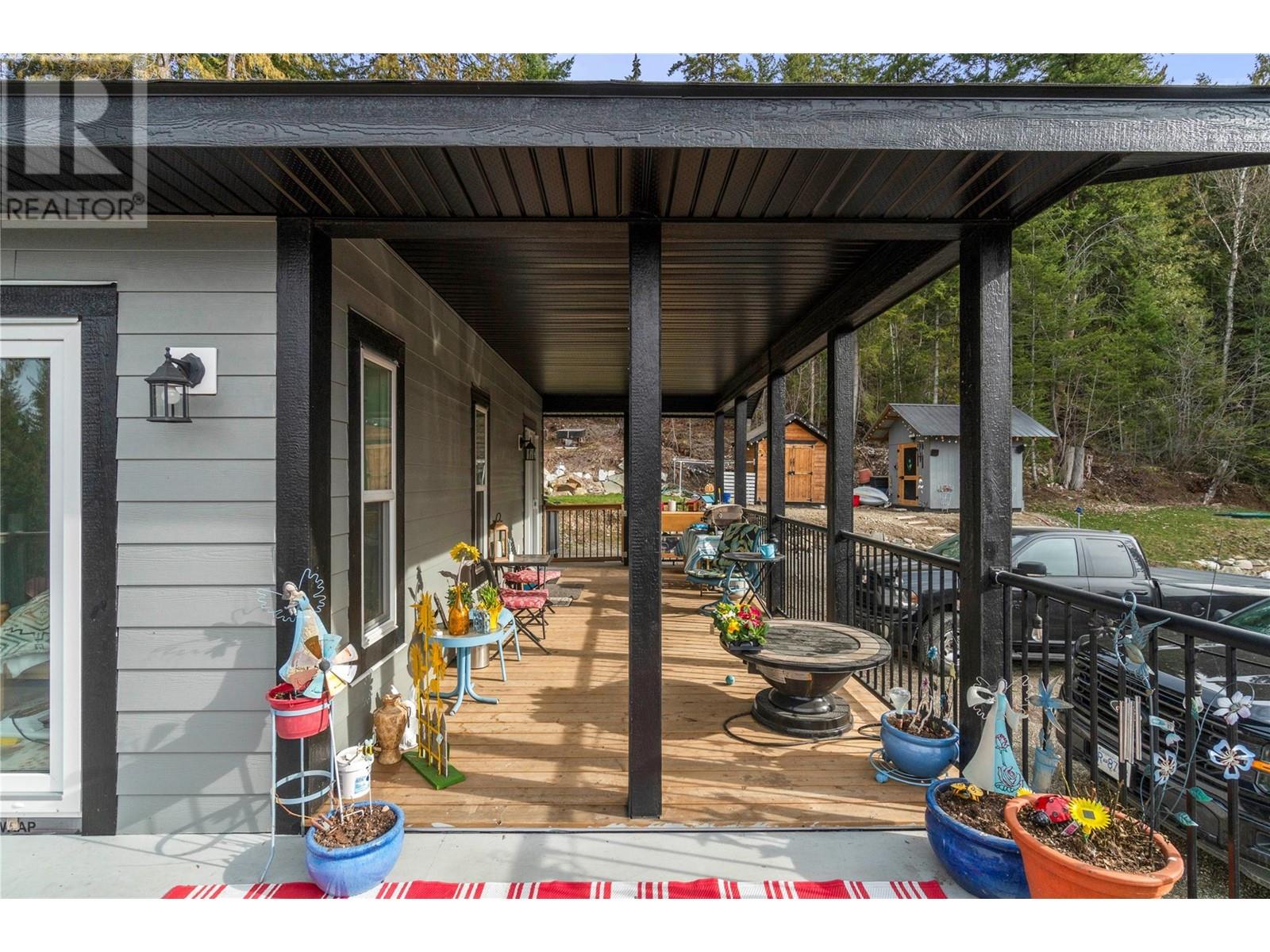 7551 Klondike Trail, Anglemont, British Columbia  V0E 1M8 - Photo 20 - 10340014