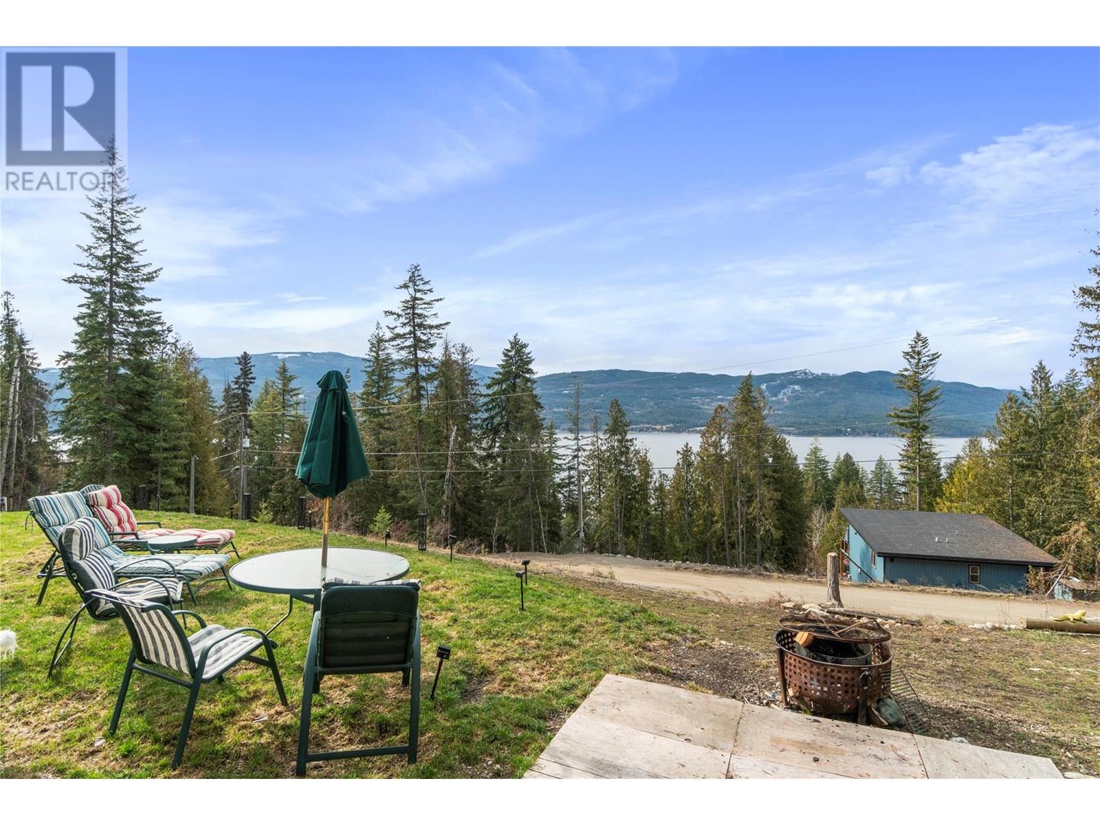 7551 Klondike Trail, Anglemont, British Columbia  V0E 1M8 - Photo 21 - 10340014