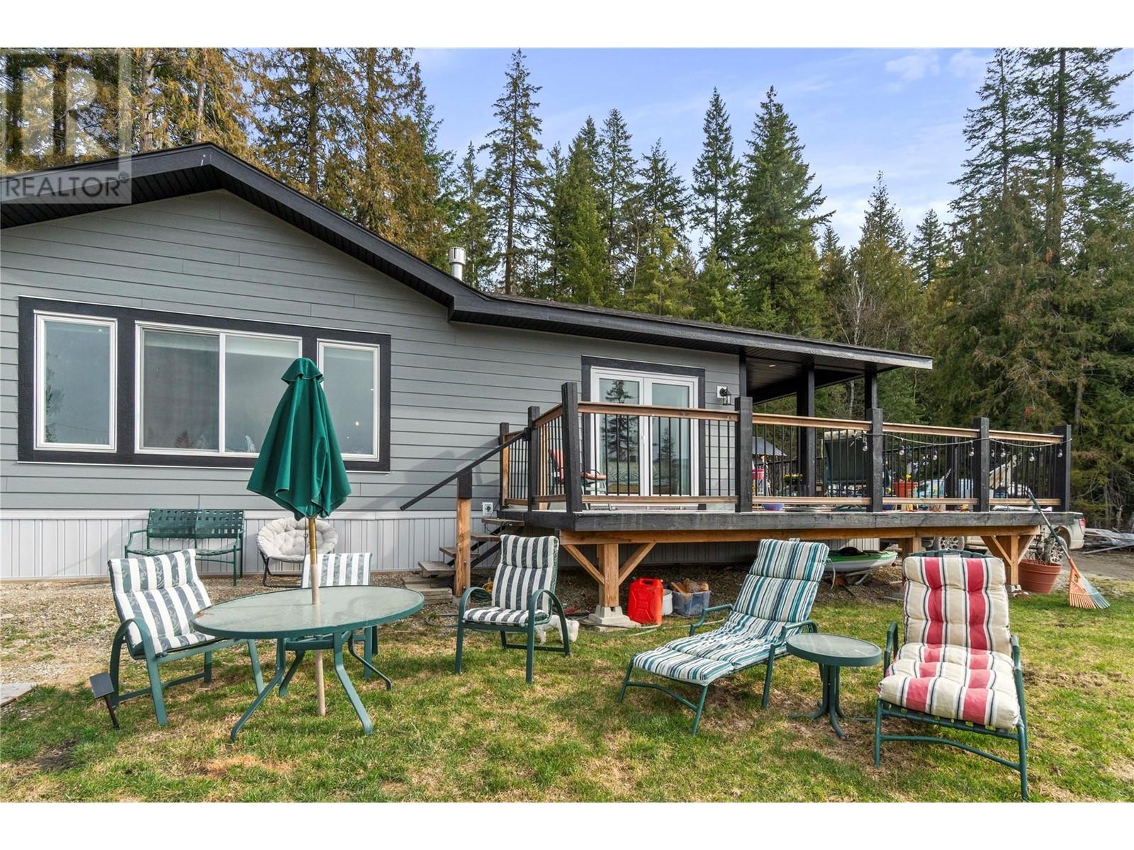 7551 Klondike Trail, Anglemont, British Columbia  V0E 1M8 - Photo 22 - 10340014