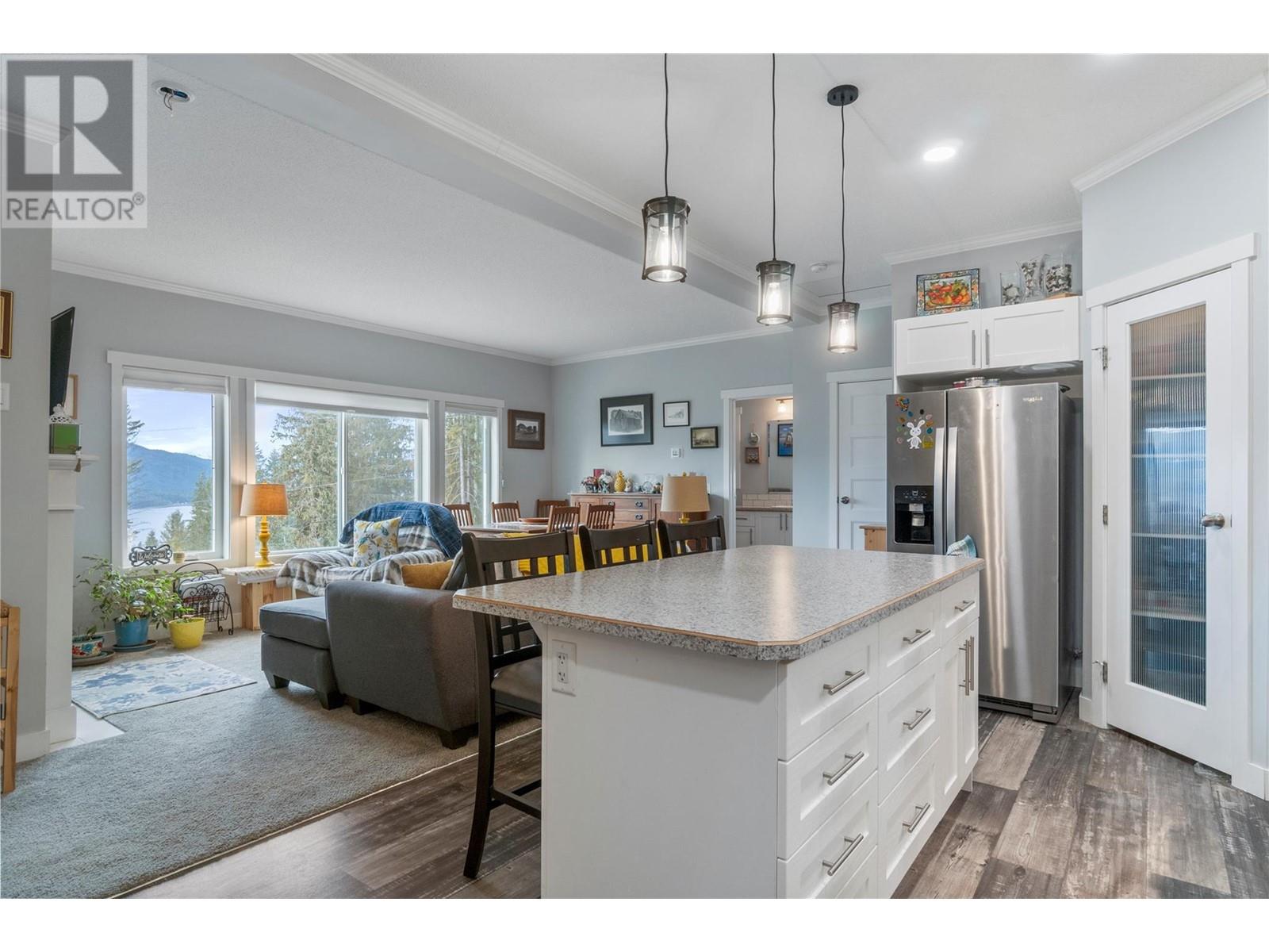 7551 Klondike Trail, Anglemont, British Columbia  V0E 1M8 - Photo 26 - 10340014