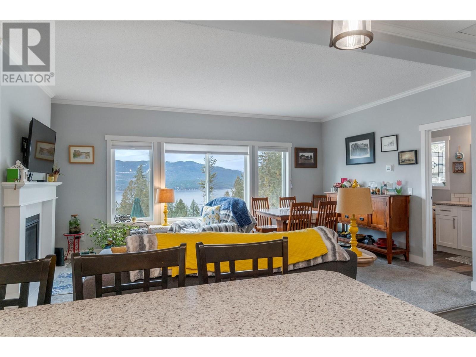 7551 Klondike Trail, Anglemont, British Columbia  V0E 1M8 - Photo 27 - 10340014