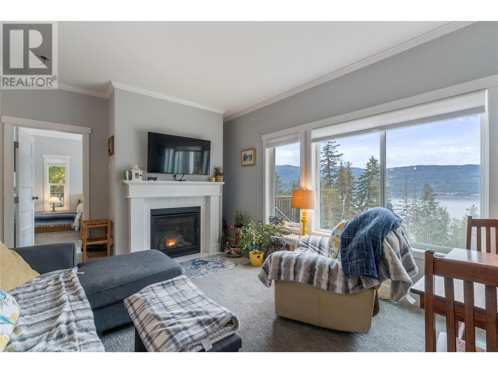 7551 Klondike Trail, Anglemont, British Columbia  V0E 1M8 - Photo 40 - 10340014