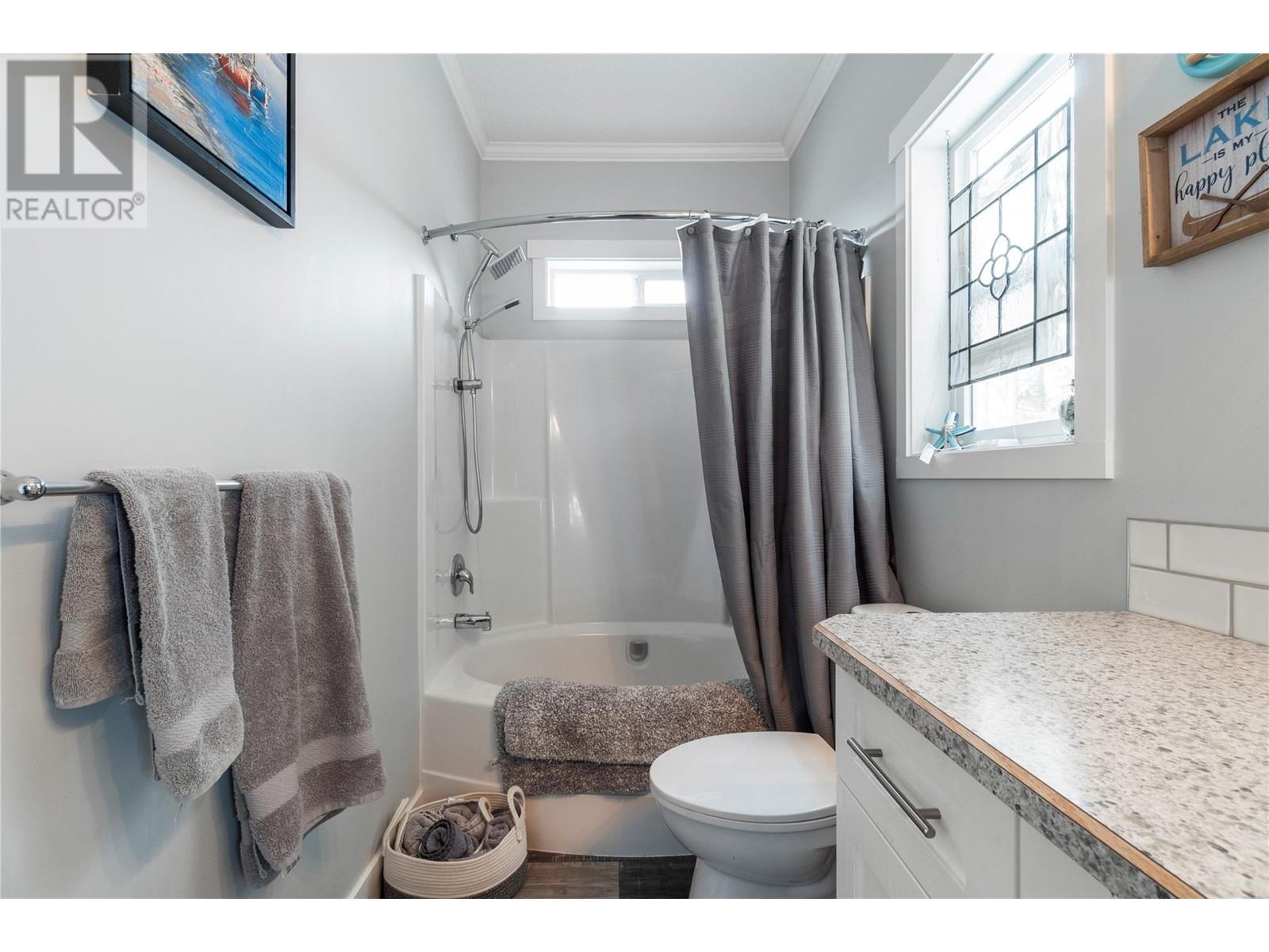 7551 Klondike Trail, Anglemont, British Columbia  V0E 1M8 - Photo 44 - 10340014