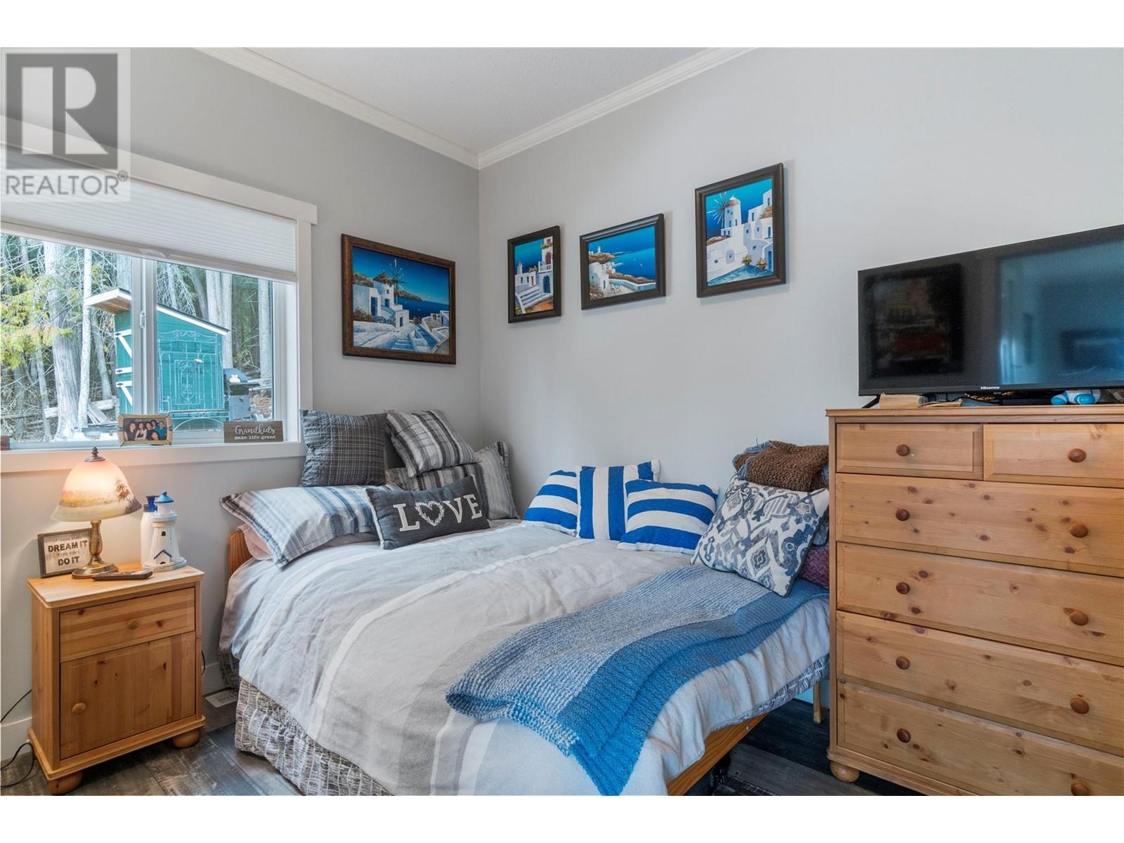 7551 Klondike Trail, Anglemont, British Columbia  V0E 1M8 - Photo 45 - 10340014