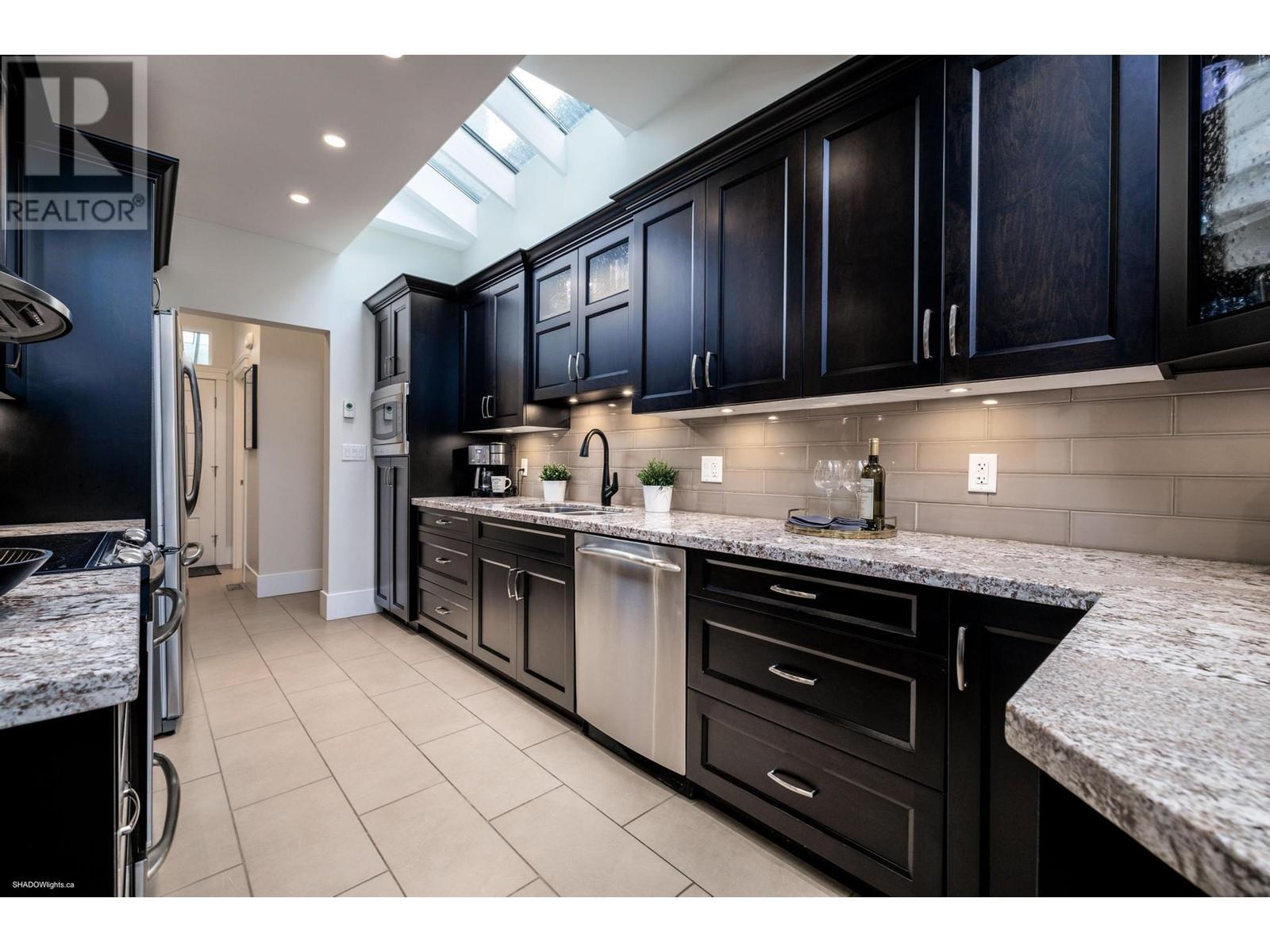 1749 Rufus Drive, North Vancouver, British Columbia  V7J 3L8 - Photo 9 - R2980300