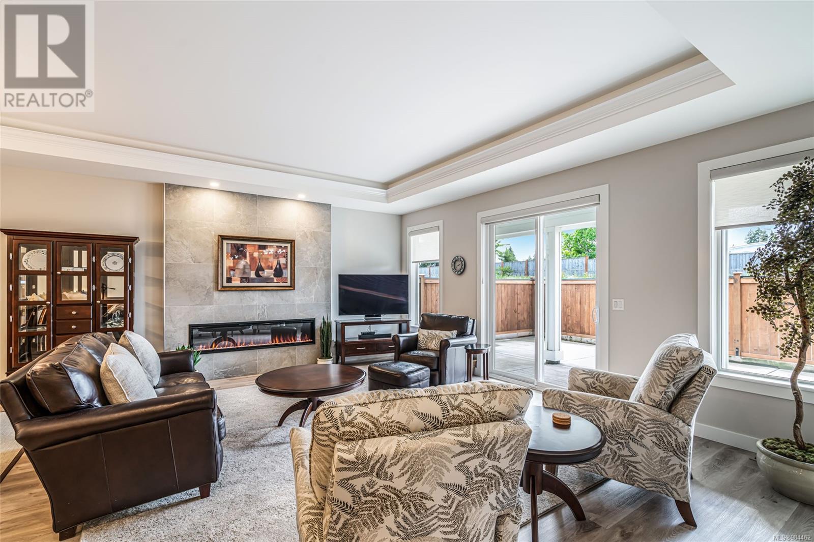 Property at 673 Briarwood Dr image 5