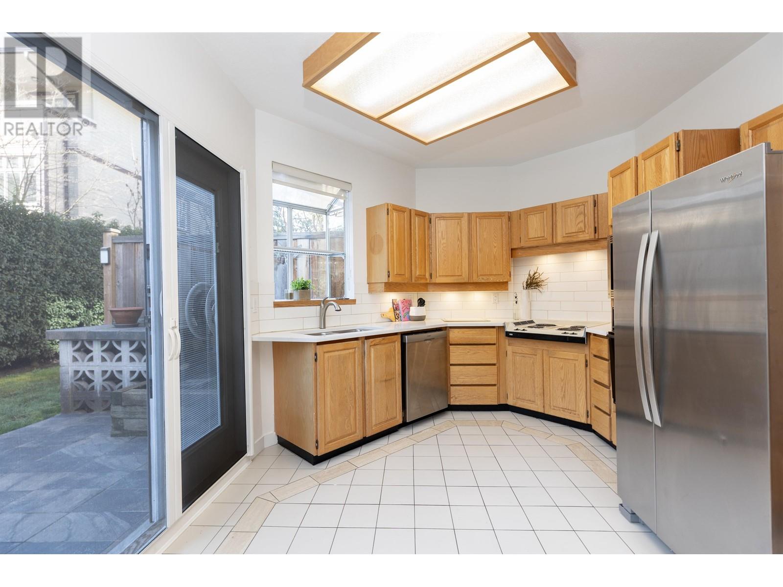 Listing Picture 11 of 40 : 9 5400 PATTERSON AVENUE, Burnaby / 本拿比 - 魯藝地產 Yvonne Lu Group - MLS Medallion Club Member