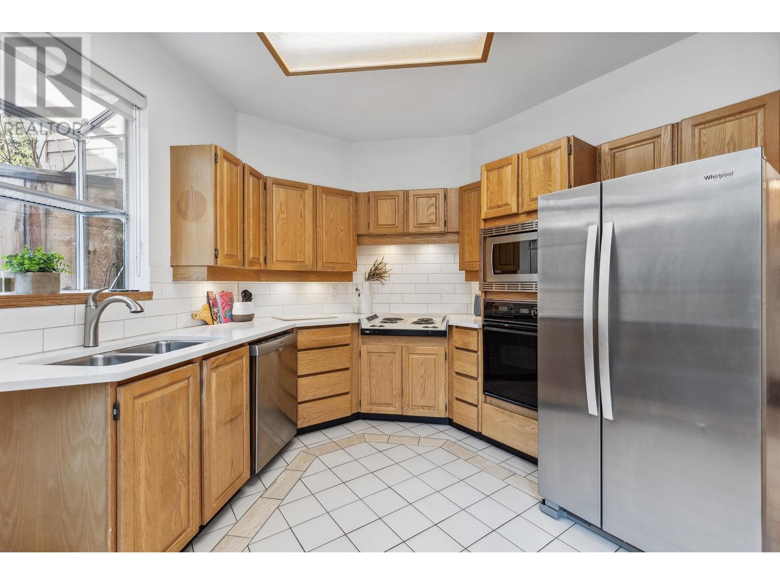 Listing Picture 12 of 40 : 9 5400 PATTERSON AVENUE, Burnaby / 本拿比 - 魯藝地產 Yvonne Lu Group - MLS Medallion Club Member
