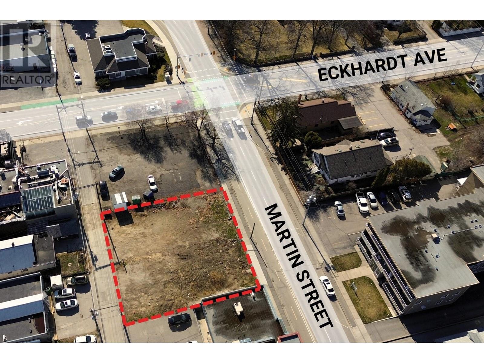 Property at 686 Martin Street image 3