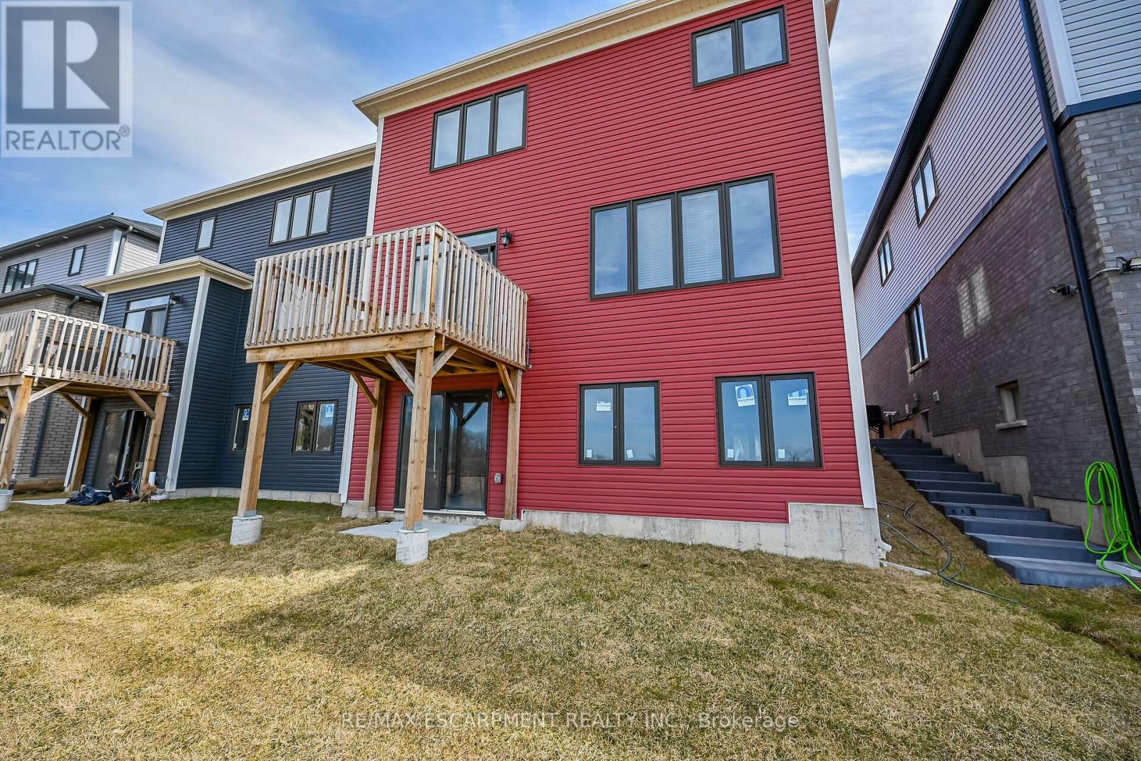 Property at 74 HAWICK CRESCENT image 2