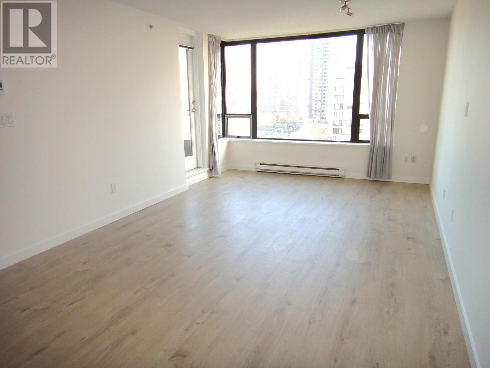 Listing Picture 4 of 20 : 1605 4118 DAWSON STREET, Burnaby / 本拿比 - 魯藝地產 Yvonne Lu Group - MLS Medallion Club Member