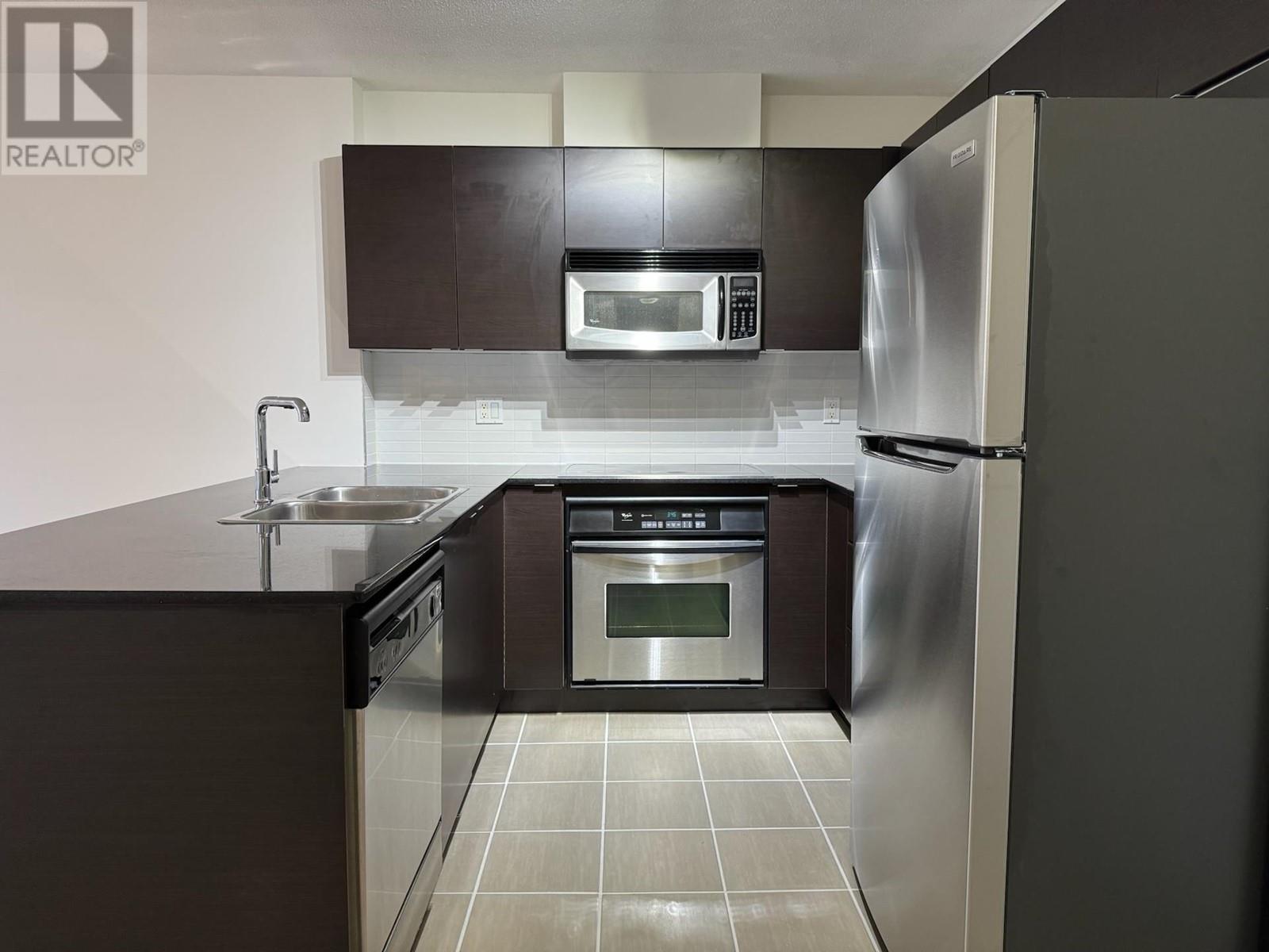 Listing Picture 11 of 20 : 1605 4118 DAWSON STREET, Burnaby / 本拿比 - 魯藝地產 Yvonne Lu Group - MLS Medallion Club Member