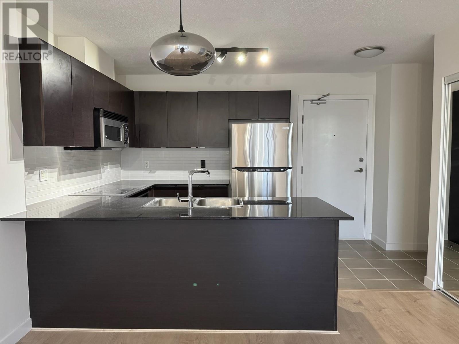 Listing Picture 9 of 20 : 1605 4118 DAWSON STREET, Burnaby / 本拿比 - 魯藝地產 Yvonne Lu Group - MLS Medallion Club Member