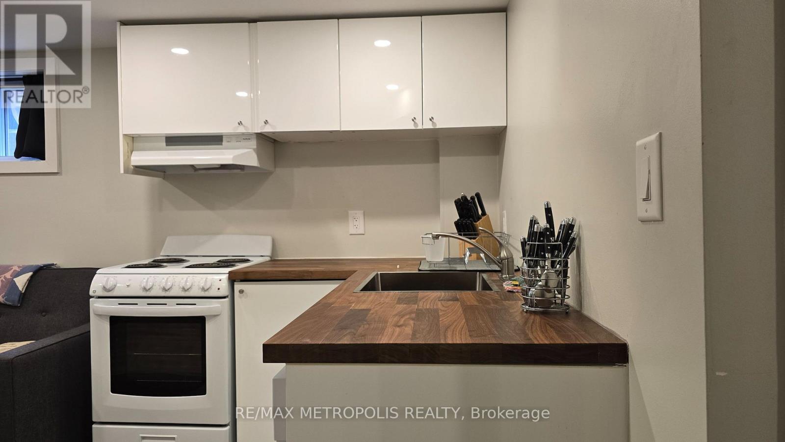 Bsmt - 32 Tower Drive, Toronto (Wexford-Maryvale), Ontario  M1R 3N9 - Photo 10 - E12033028