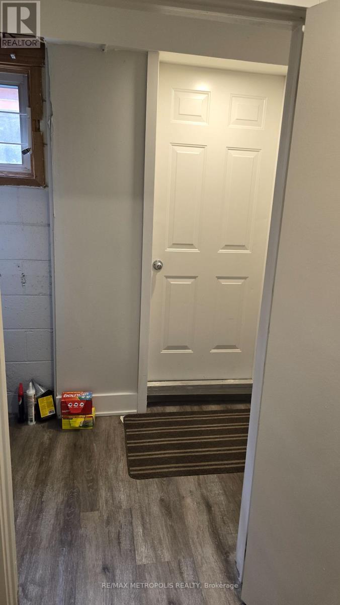 Bsmt - 32 Tower Drive, Toronto (Wexford-Maryvale), Ontario  M1R 3N9 - Photo 2 - E12033028