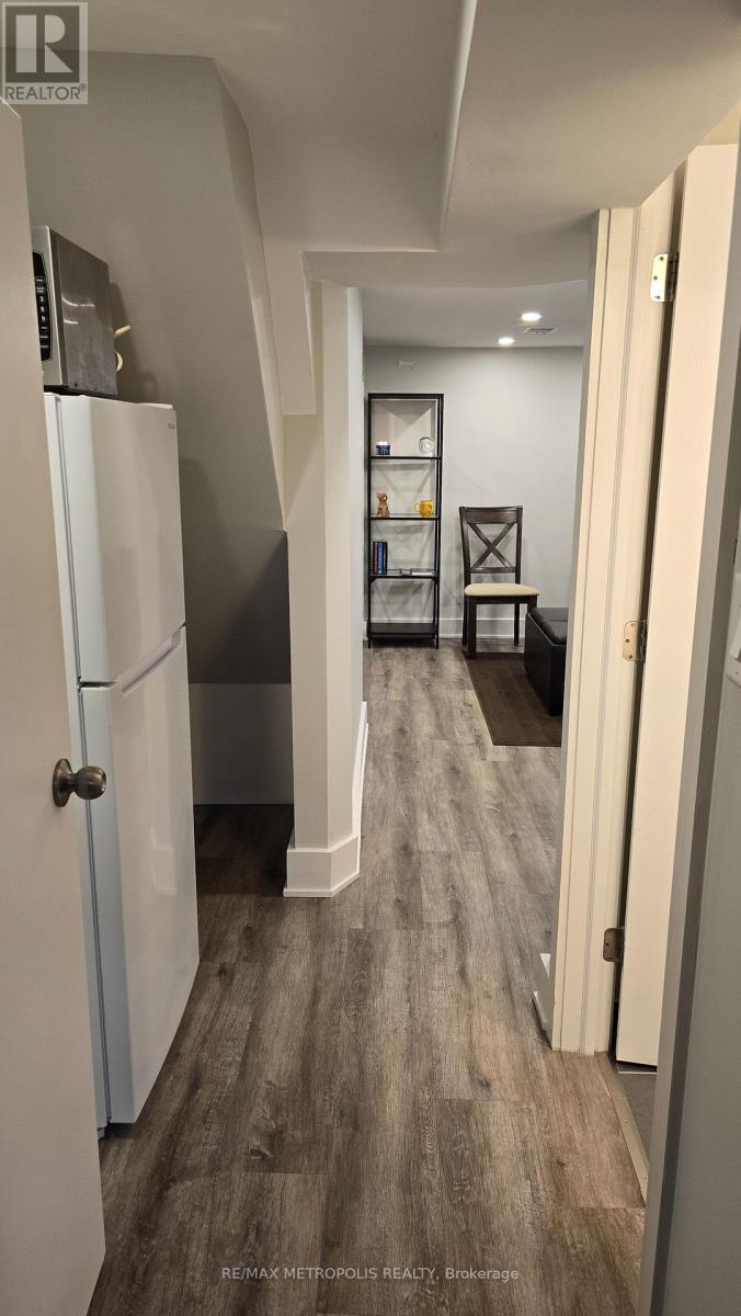 Bsmt - 32 Tower Drive, Toronto (Wexford-Maryvale), Ontario  M1R 3N9 - Photo 3 - E12033028