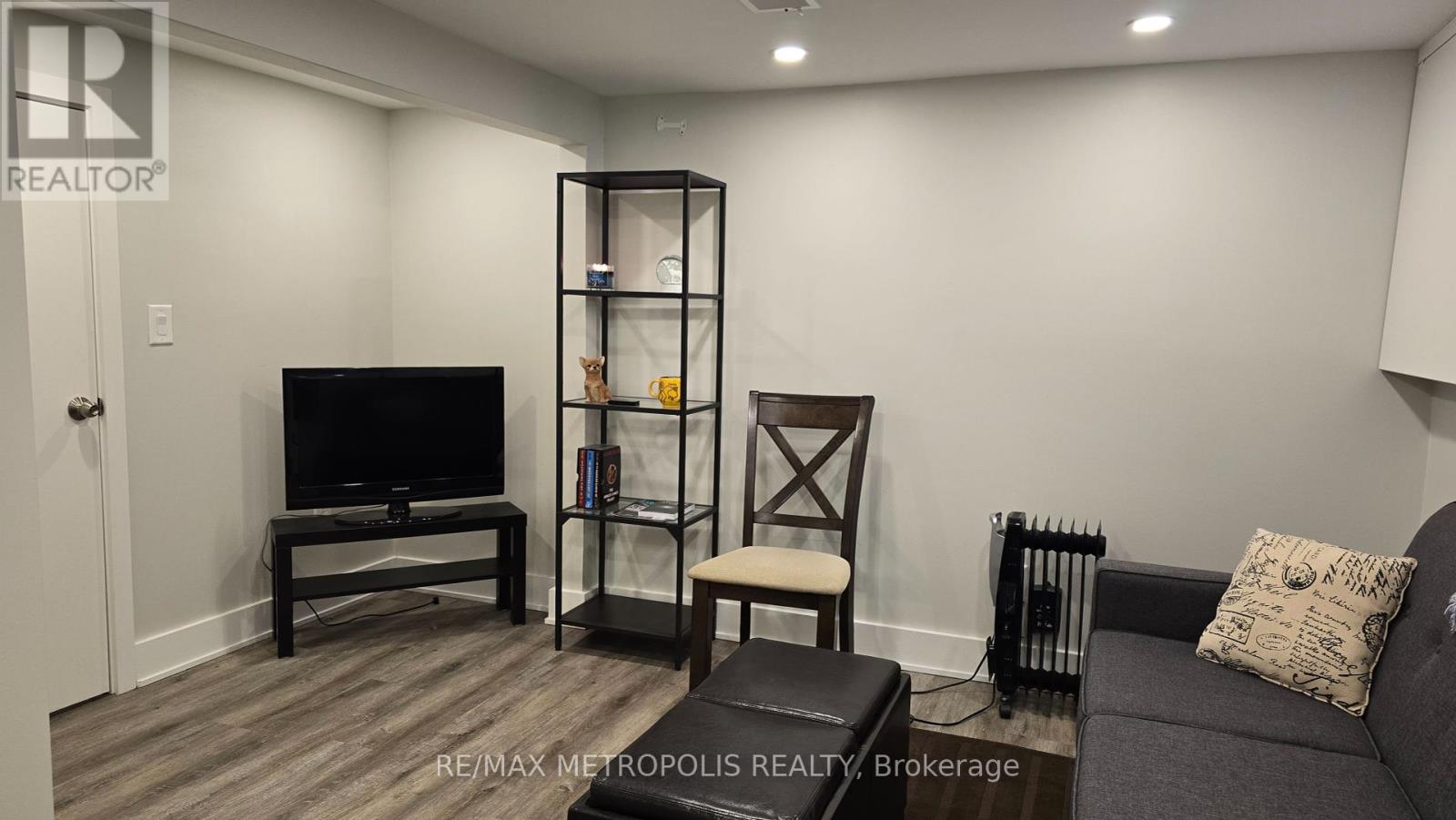 Bsmt - 32 Tower Drive, Toronto (Wexford-Maryvale), Ontario  M1R 3N9 - Photo 7 - E12033028