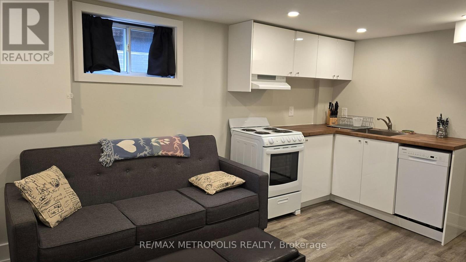 Bsmt - 32 Tower Drive, Toronto (Wexford-Maryvale), Ontario  M1R 3N9 - Photo 8 - E12033028