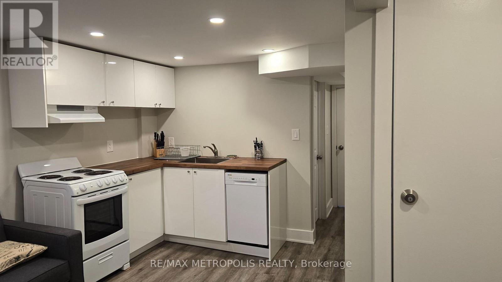 Bsmt - 32 Tower Drive, Toronto (Wexford-Maryvale), Ontario  M1R 3N9 - Photo 9 - E12033028