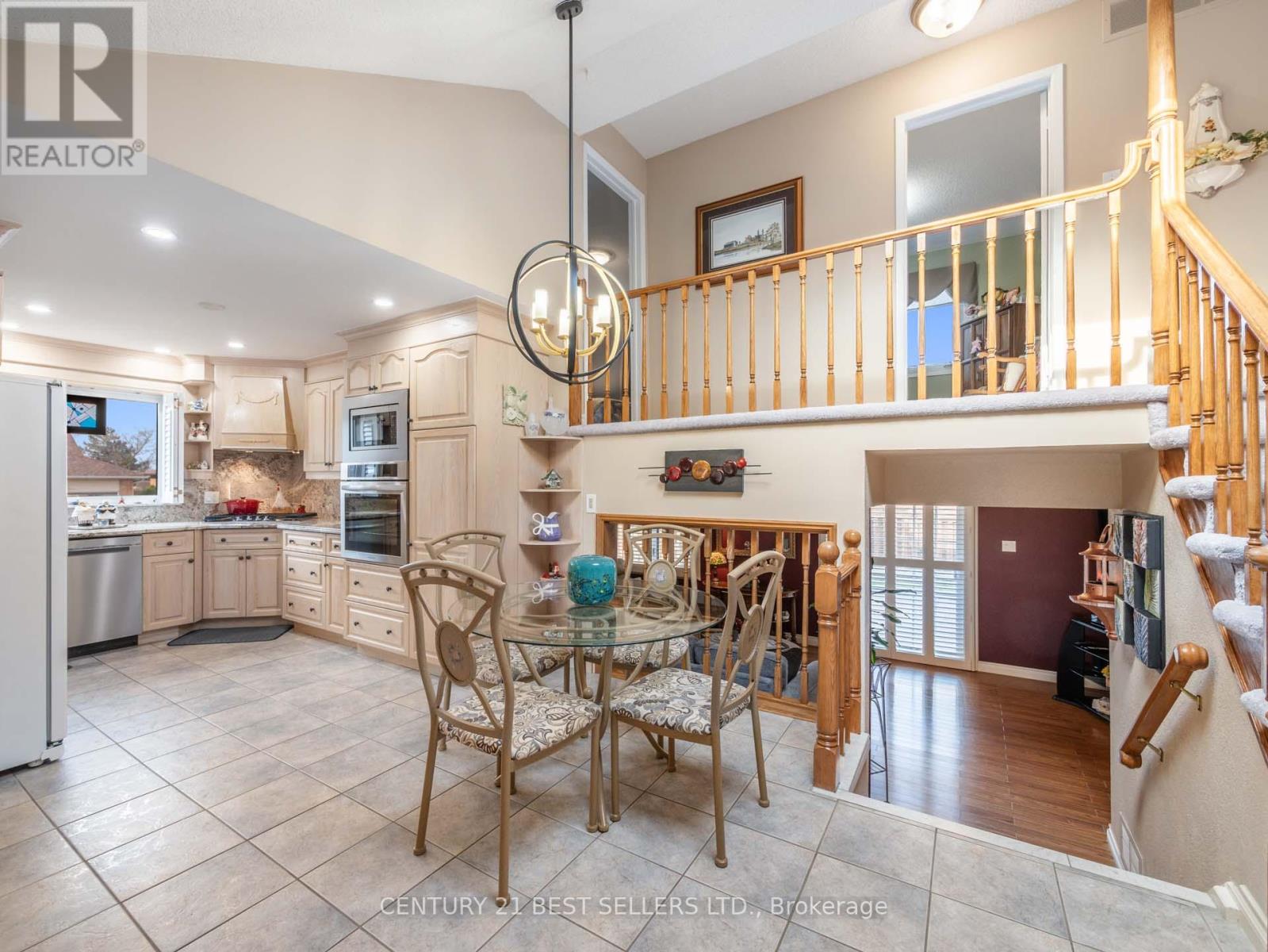 15 Blackthorn Lane, Brampton, Ontario  L6V 3K7 - Photo 10 - W12033032