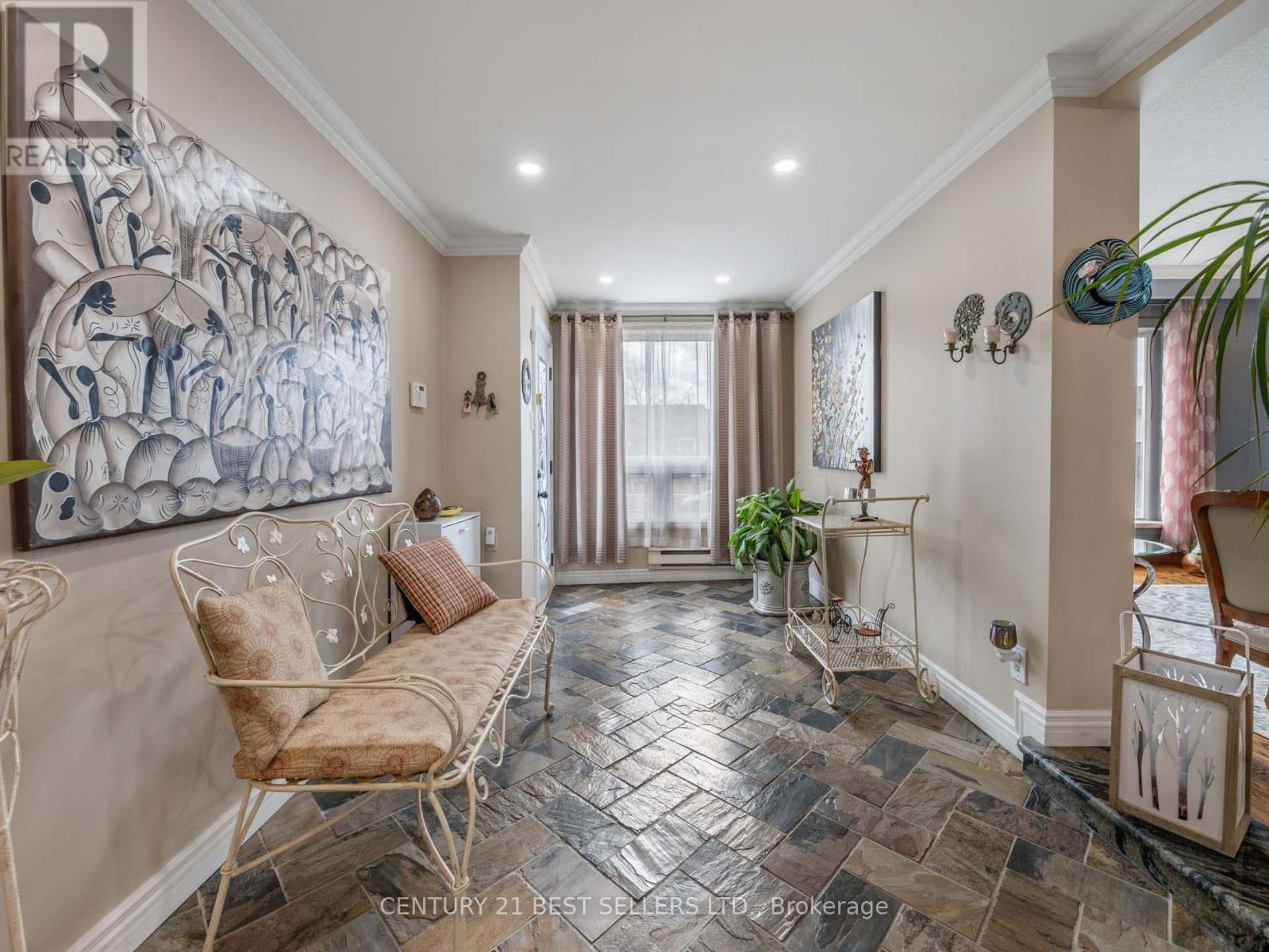 15 Blackthorn Lane, Brampton, Ontario  L6V 3K7 - Photo 2 - W12033032